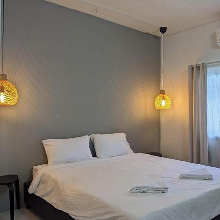 V At Panus Hotel Phanat Nikhom Exterior foto