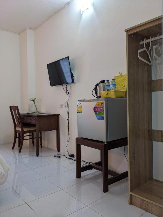 V At Panus Hotel Phanat Nikhom Exterior foto