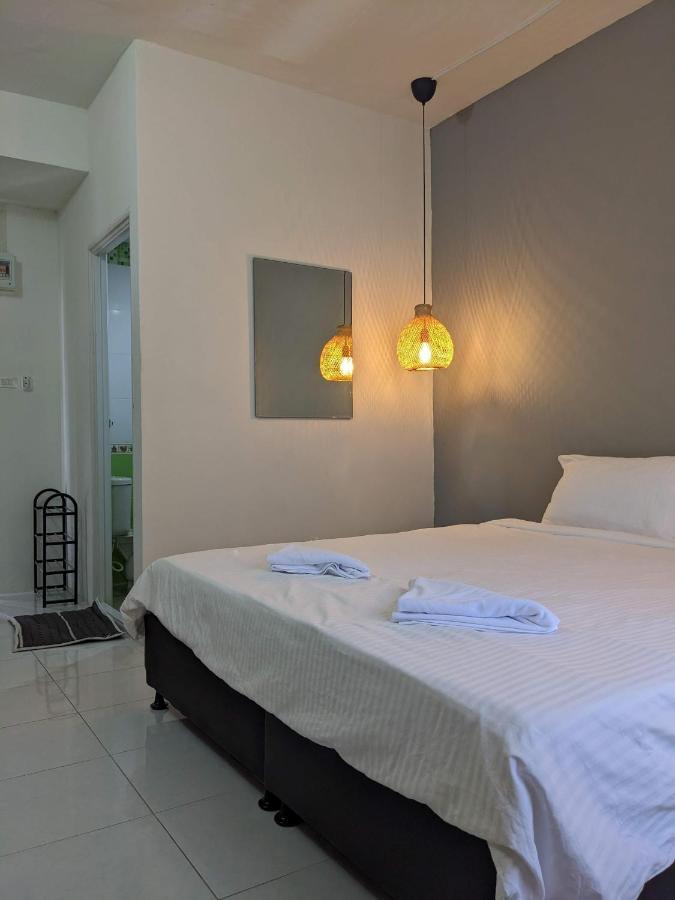 V At Panus Hotel Phanat Nikhom Exterior foto
